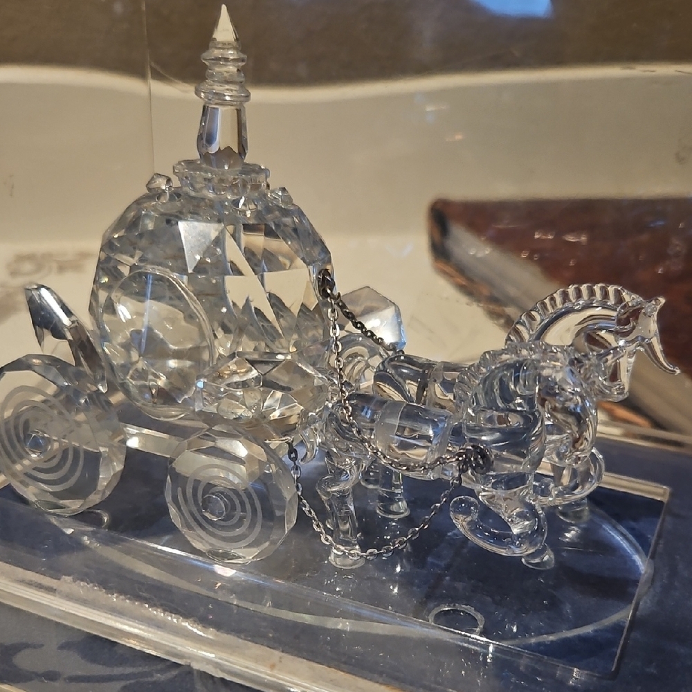 Crystal Glass Art Miniature Carriage Sculpture